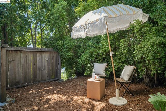 3042 Carlsen St, Oakland, CA 94602