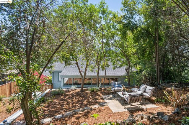 3042 Carlsen St, Oakland, CA 94602