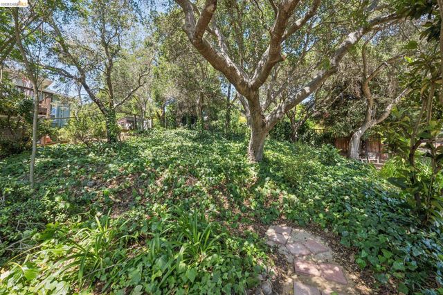 3042 Carlsen St, Oakland, CA 94602
