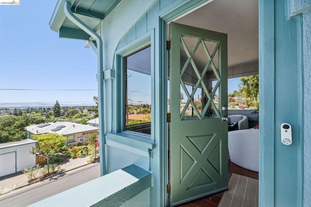 3042 Carlsen St, Oakland, CA 94602