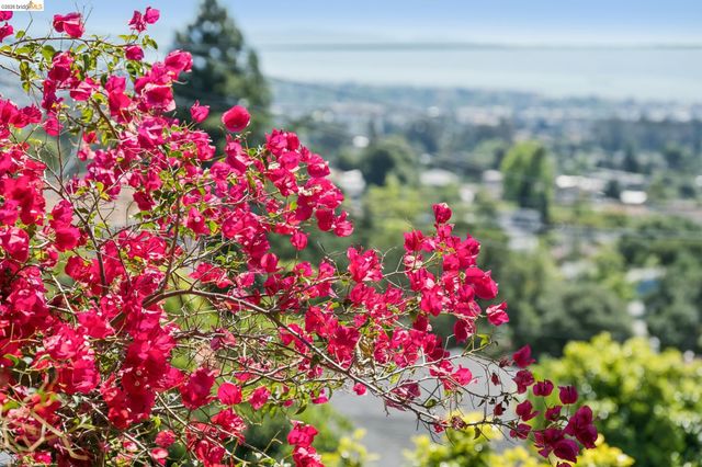 3042 Carlsen St, Oakland, CA 94602