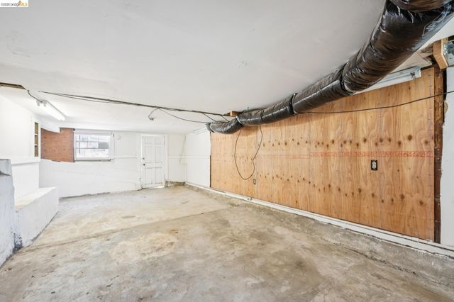 3042 Carlsen St, Oakland, CA 94602