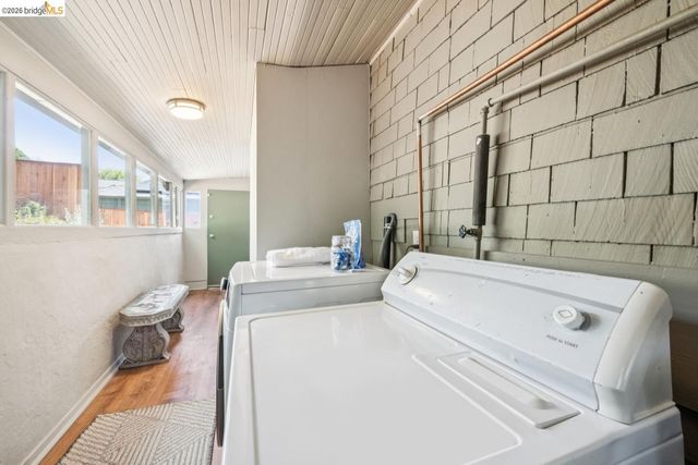 3042 Carlsen St, Oakland, CA 94602