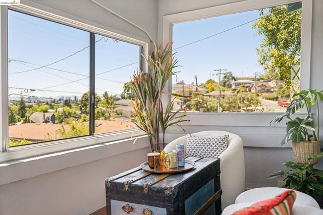 3042 Carlsen St, Oakland, CA 94602