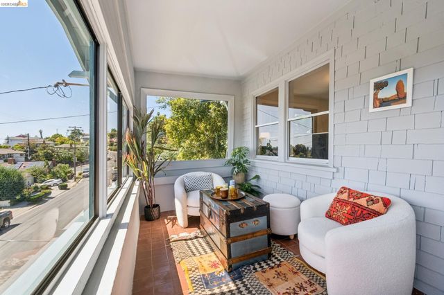 3042 Carlsen St, Oakland, CA 94602