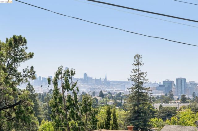 3042 Carlsen St, Oakland, CA 94602