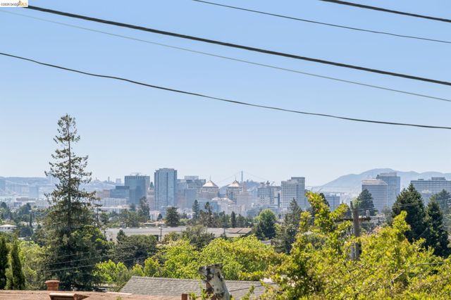 3042 Carlsen St, Oakland, CA 94602