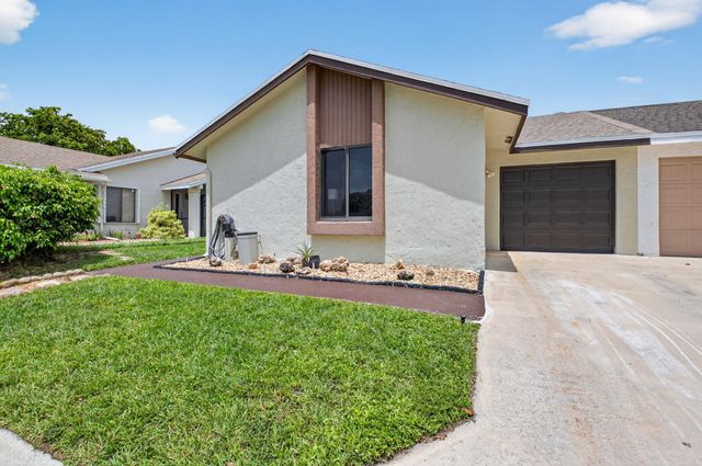 9667 Sunny Isle Circle, Boca Raton, FL 33428