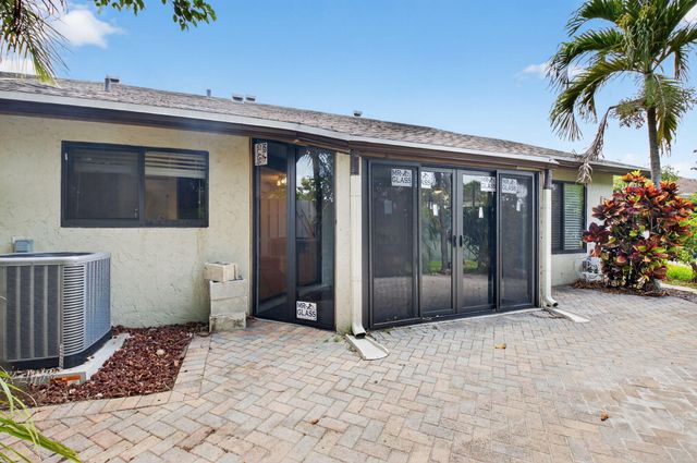 9667 Sunny Isle Circle, Boca Raton, FL 33428