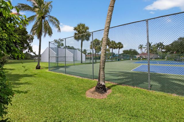 9667 Sunny Isle Circle, Boca Raton, FL 33428