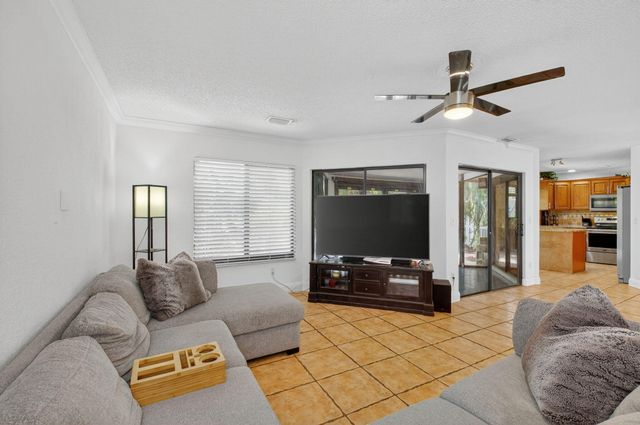 9667 Sunny Isle Circle, Boca Raton, FL 33428