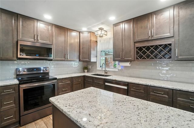 110 Paw Paw Drive, Springboro, OH 45066