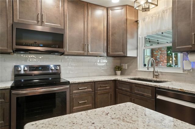 110 Paw Paw Drive, Springboro, OH 45066