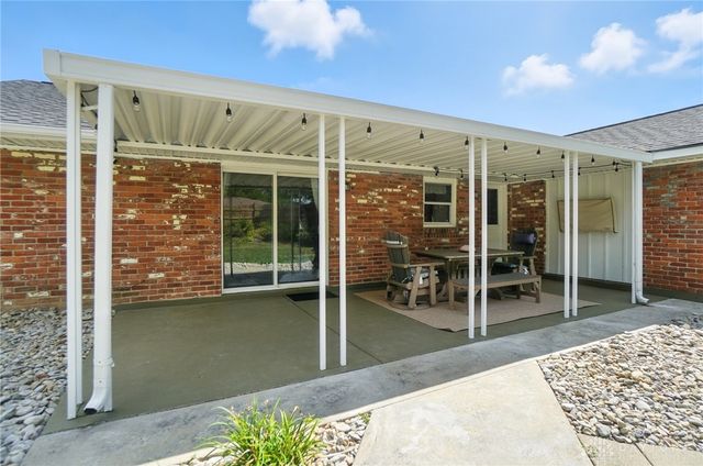 110 Paw Paw Drive, Springboro, OH 45066