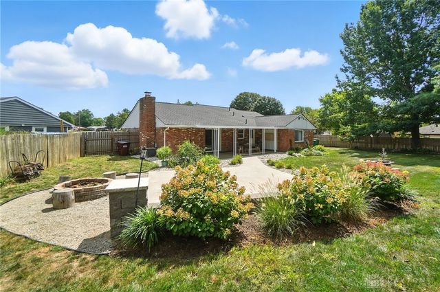 110 Paw Paw Drive, Springboro, OH 45066