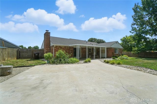 110 Paw Paw Drive, Springboro, OH 45066