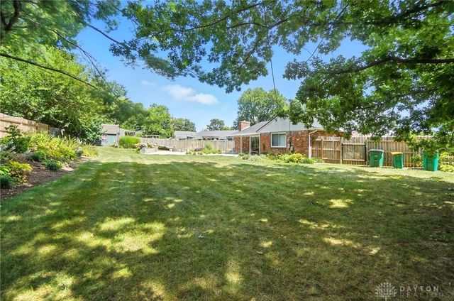 110 Paw Paw Drive, Springboro, OH 45066