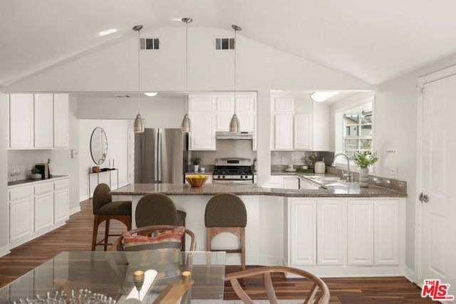 2939 S Oakhurst Avenue, Los Angeles, CA 90034