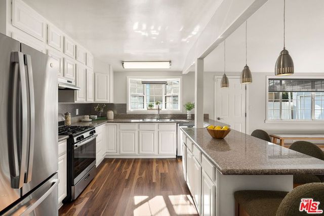 2939 S Oakhurst Avenue, Los Angeles, CA 90034