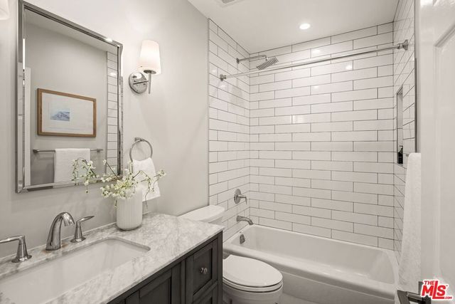 2939 S Oakhurst Avenue, Los Angeles, CA 90034