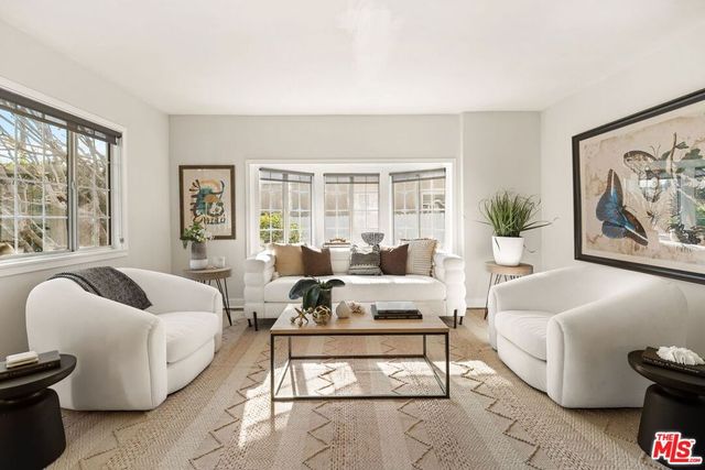 2939 S Oakhurst Avenue, Los Angeles, CA 90034