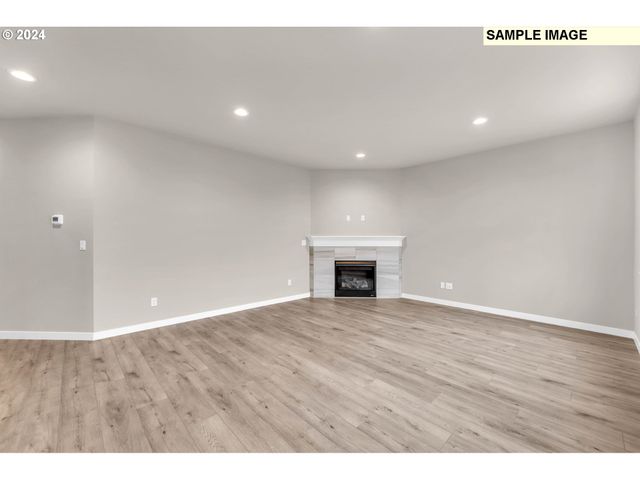 928 Ne SAGEBRUSH Dr, Estacada, OR 97023