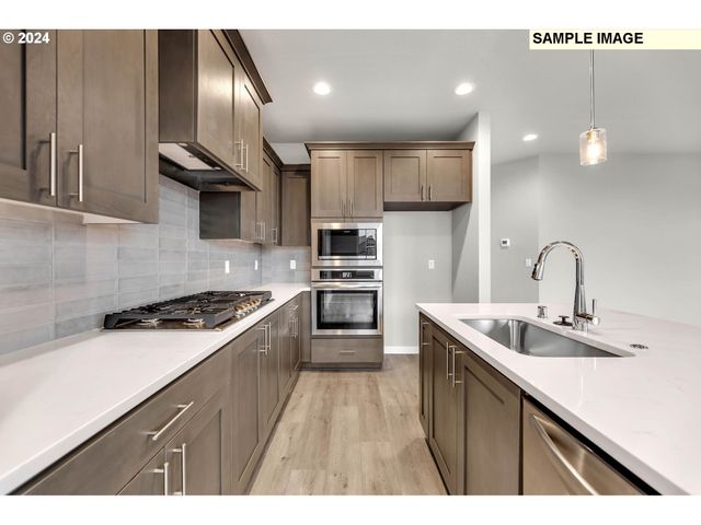 928 Ne SAGEBRUSH Dr, Estacada, OR 97023