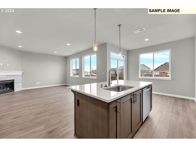 928 Ne SAGEBRUSH Dr, Estacada, OR 97023