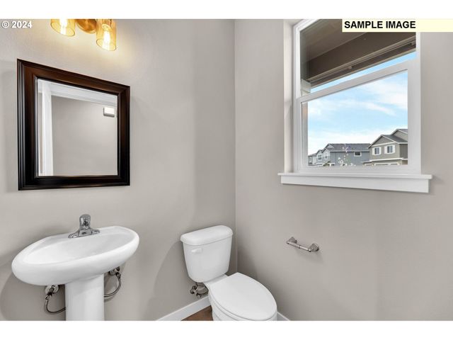 928 Ne SAGEBRUSH Dr, Estacada, OR 97023