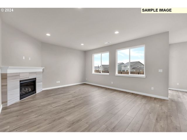 928 Ne SAGEBRUSH Dr, Estacada, OR 97023