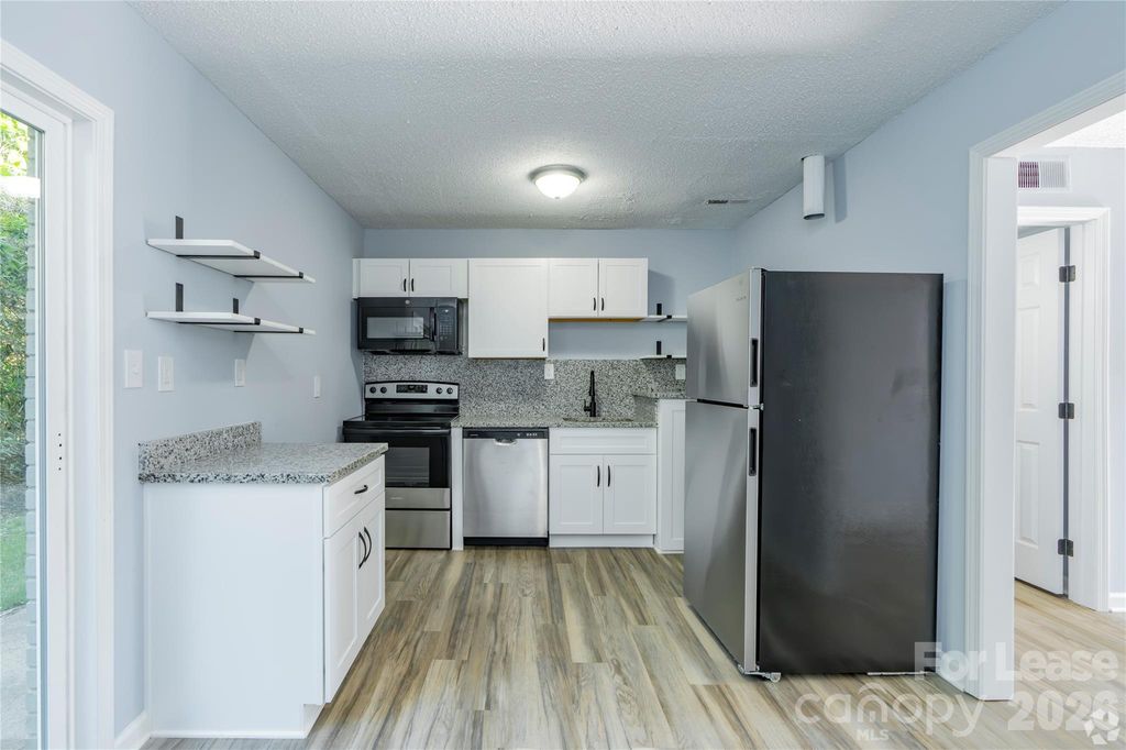 300 E Charlotte Avenue 6, Mount Holly, NC 28120