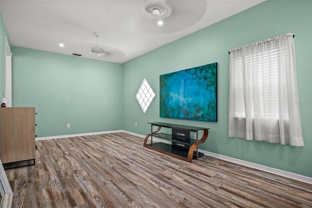 435 3RD STREET NW, Largo, FL 33770