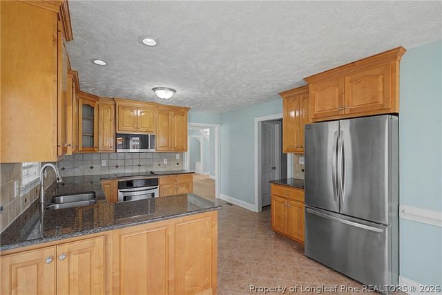 2271 Solomons Pass, Hope Mills, NC 28348