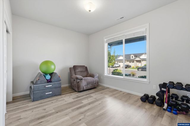 329 S 7th St, Carlton, OR 97111