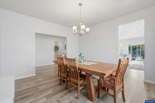 329 S 7th St, Carlton, OR 97111