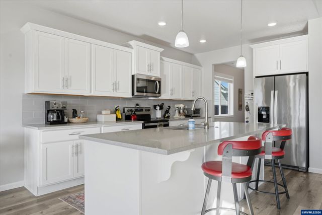 329 S 7th St, Carlton, OR 97111