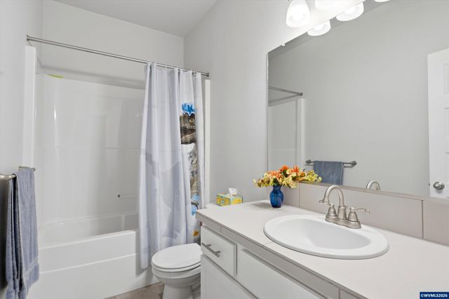 329 S 7th St, Carlton, OR 97111