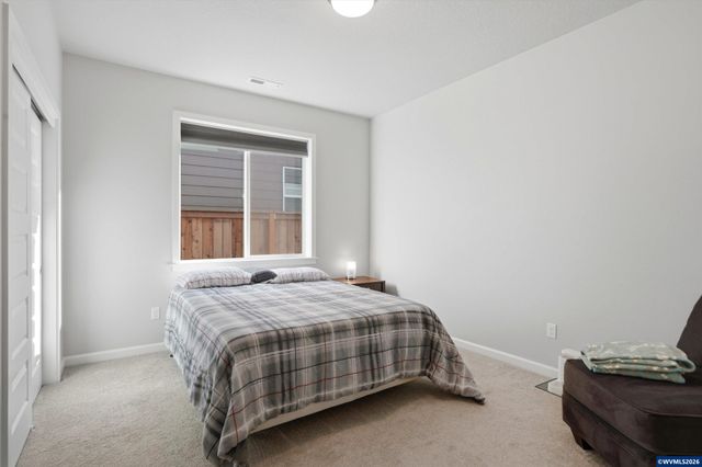 329 S 7th St, Carlton, OR 97111