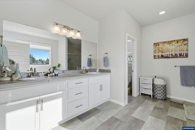 329 S 7th St, Carlton, OR 97111