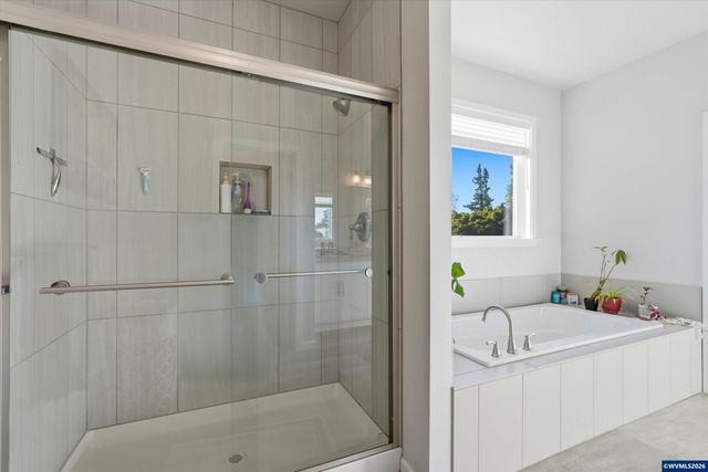 329 S 7th St, Carlton, OR 97111