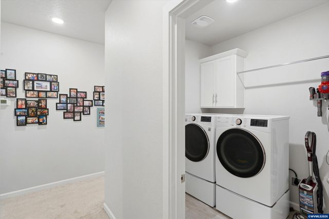 329 S 7th St, Carlton, OR 97111