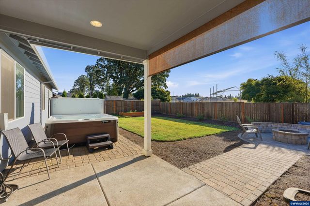 329 S 7th St, Carlton, OR 97111