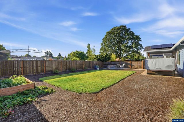 329 S 7th St, Carlton, OR 97111