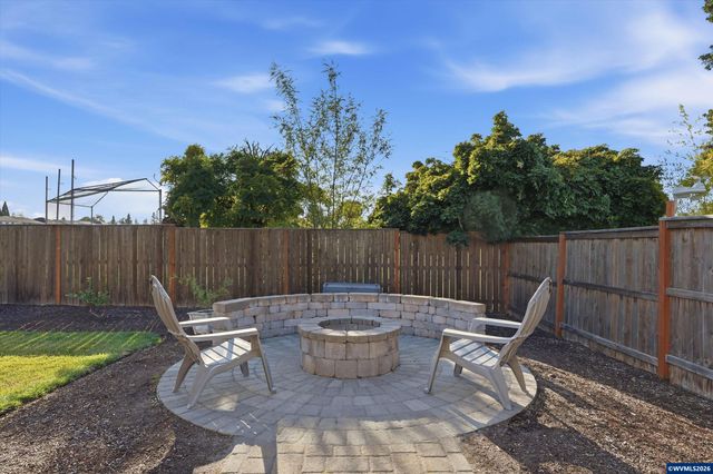 329 S 7th St, Carlton, OR 97111