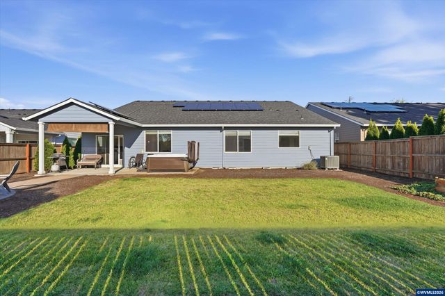 329 S 7th St, Carlton, OR 97111