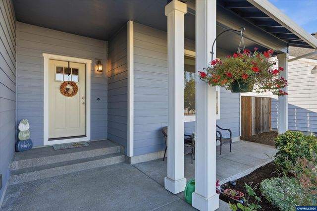 329 S 7th St, Carlton, OR 97111