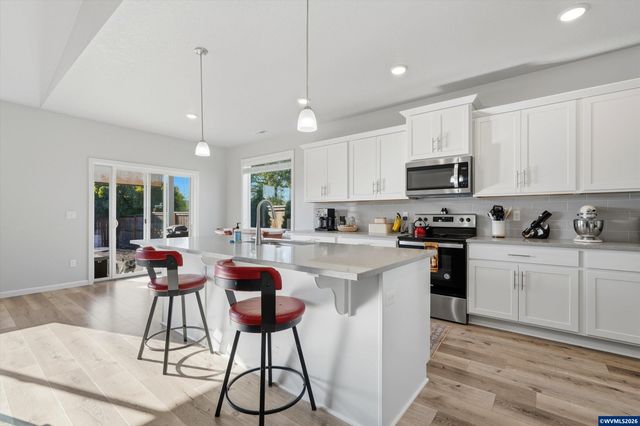 329 S 7th St, Carlton, OR 97111