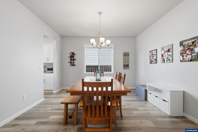 329 S 7th St, Carlton, OR 97111