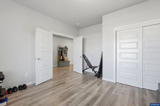 329 S 7th St, Carlton, OR 97111
