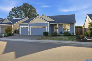 329 S 7th St, Carlton, OR 97111